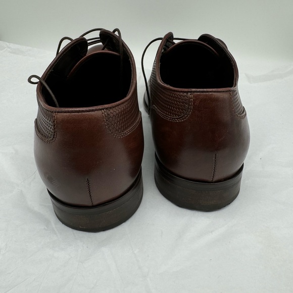 Boss Hugo Boss shoes made in Italy excellent condition 8. 12” X 3 3/4” - Picture 3 of 4